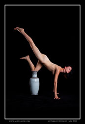 breahana nude with vase