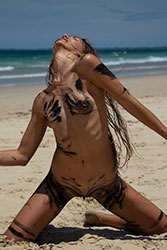 elly beach body art