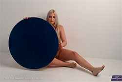 zoe blue circle video